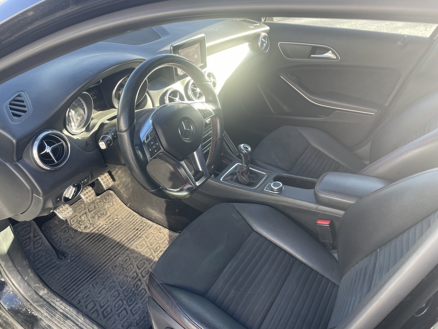 MERCEDES-BENZ GLA 2014