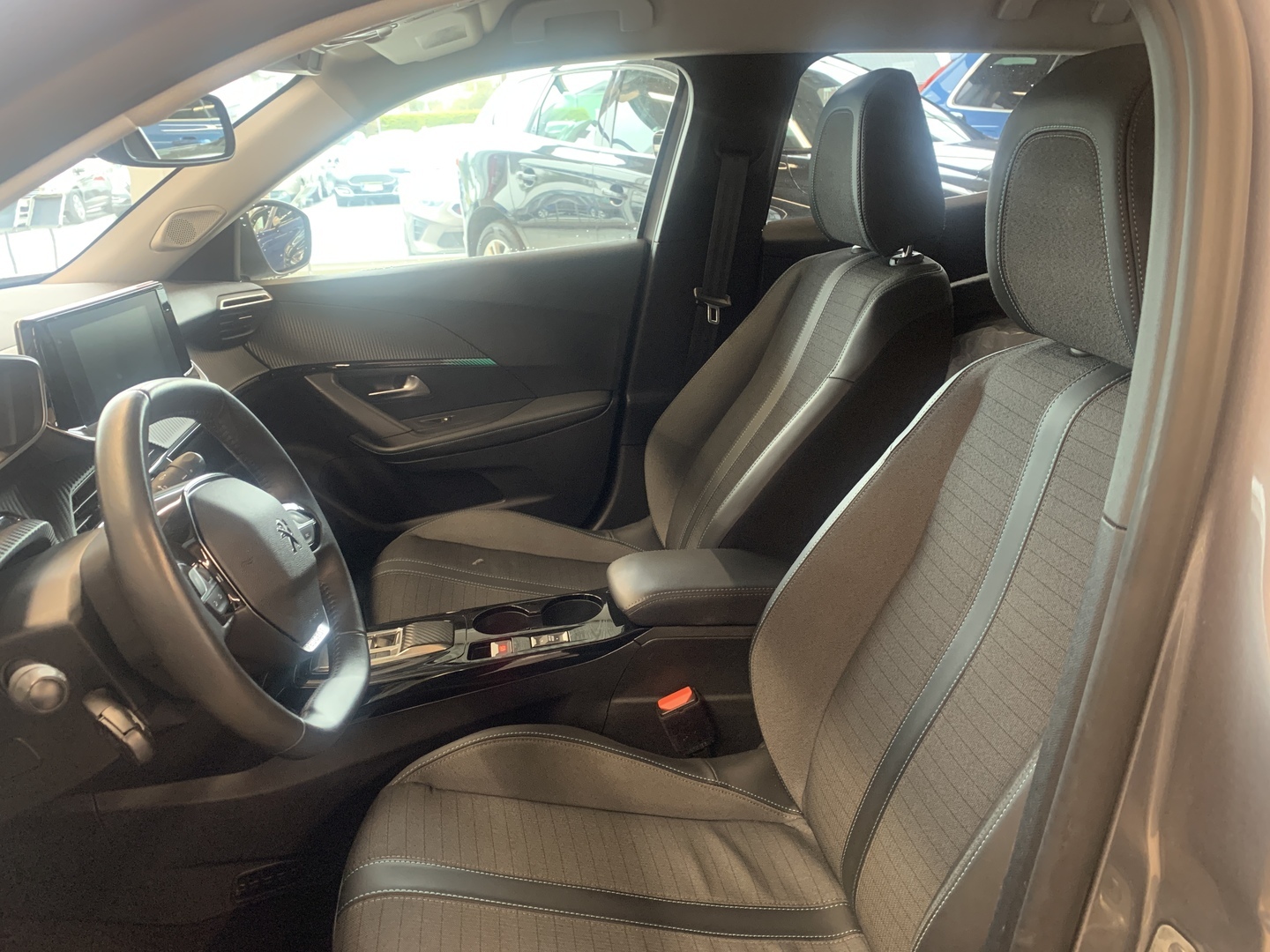 PEUGEOT e-2008 2022