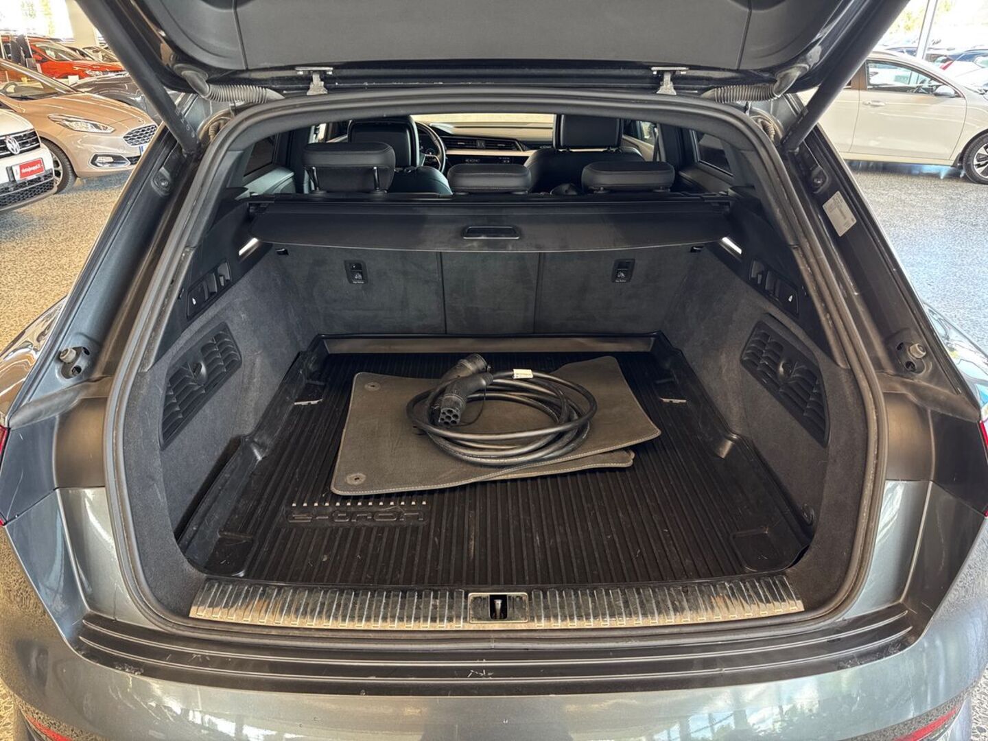 AUDI e-tron 11