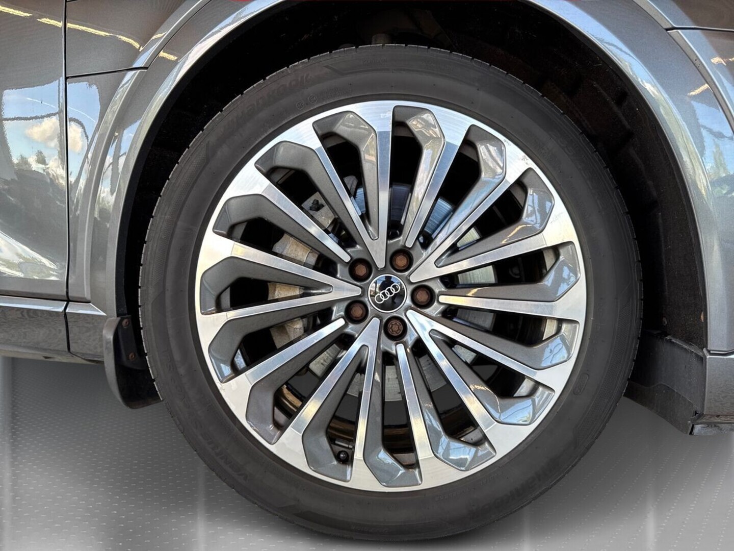 AUDI e-tron 13