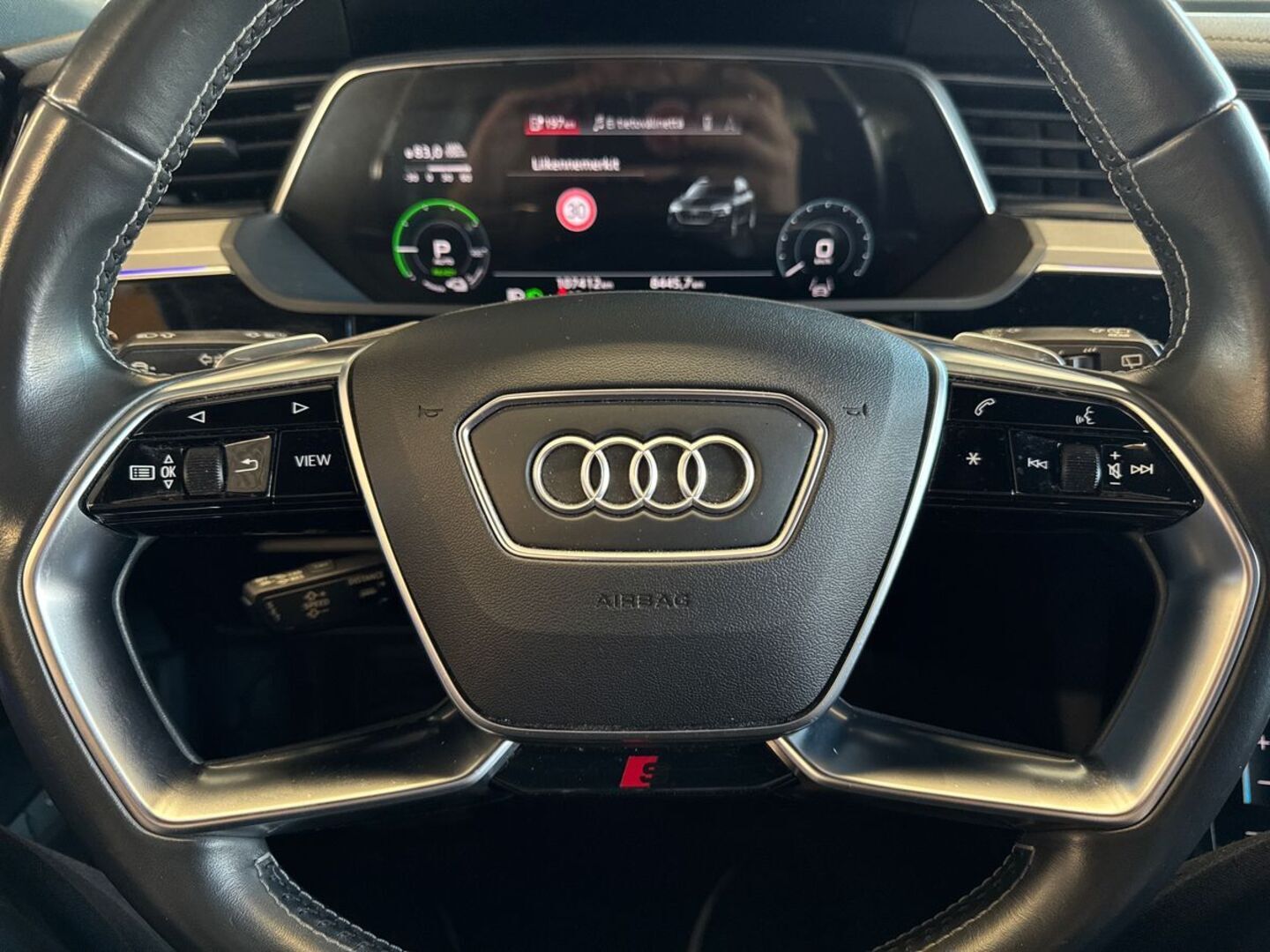 AUDI e-tron 15
