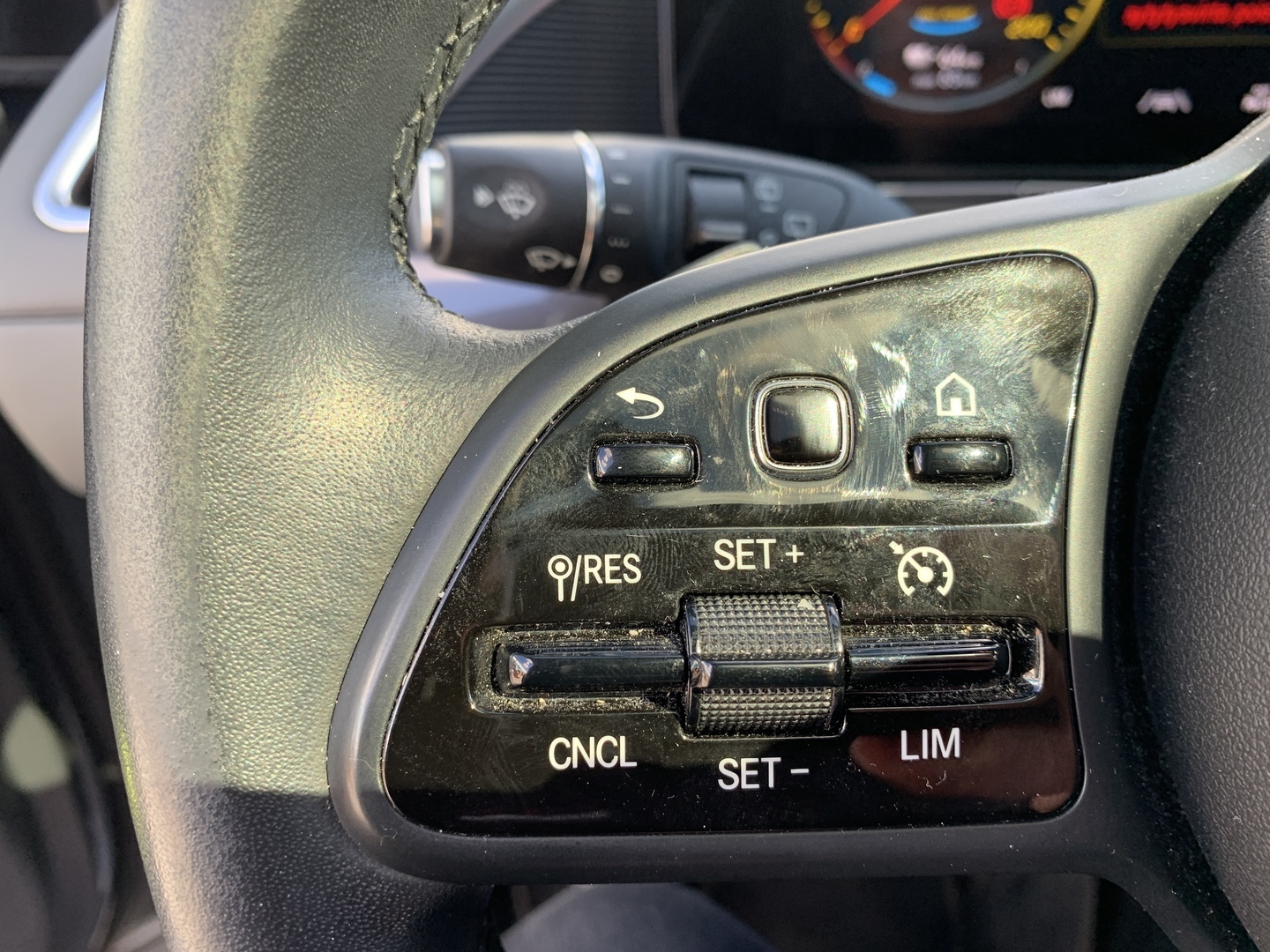 MERCEDES-BENZ EQC 2023