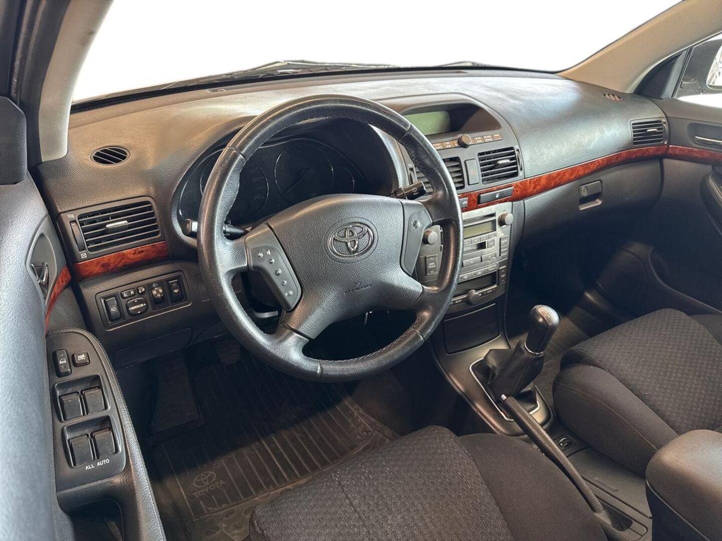 TOYOTA Avensis 2005
