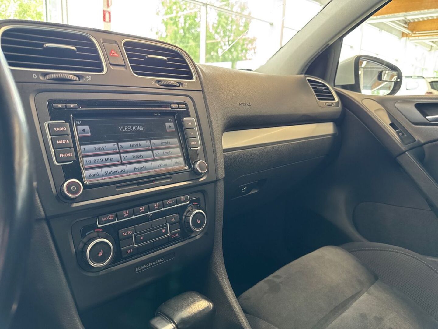 VOLKSWAGEN Golf 2009