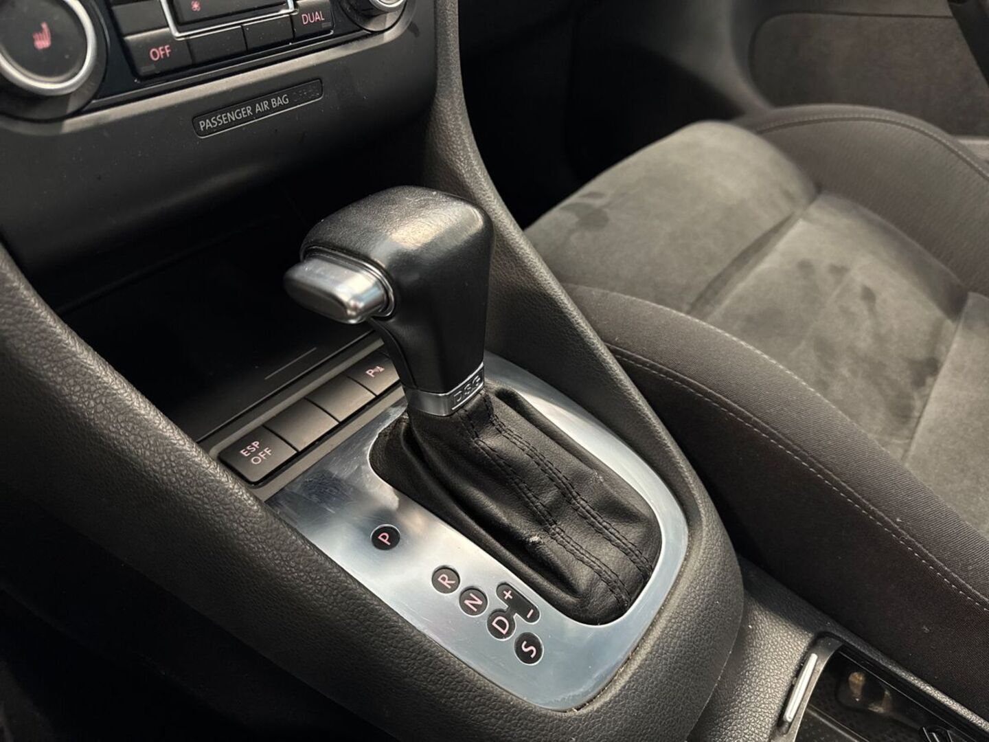 VOLKSWAGEN Golf 2009