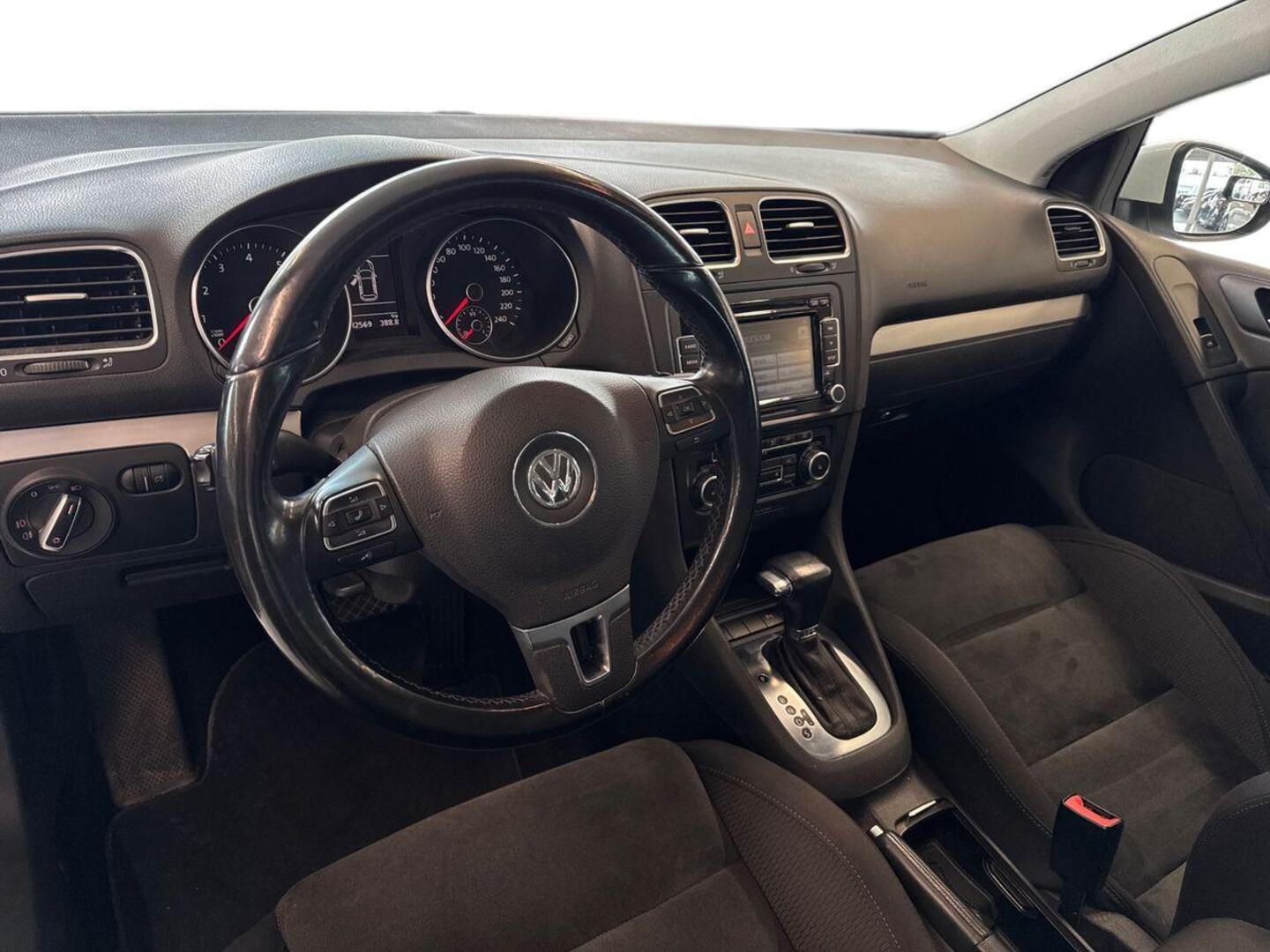 VOLKSWAGEN Golf 2009