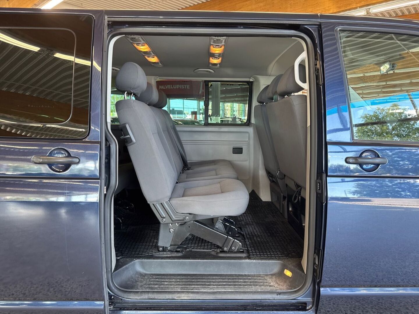 VOLKSWAGEN Caravelle 2010