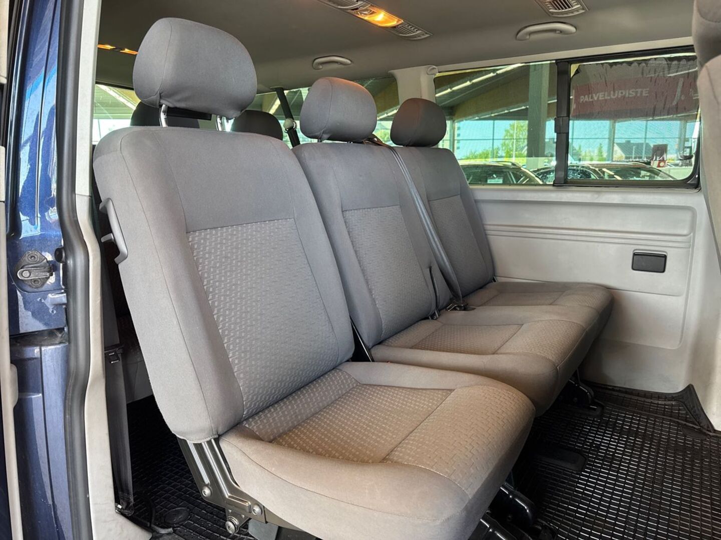 VOLKSWAGEN Caravelle 2010