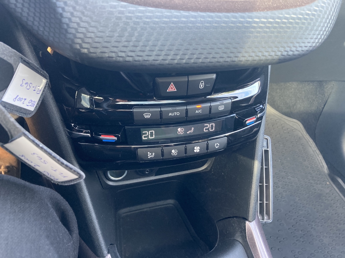 PEUGEOT 2008 2015