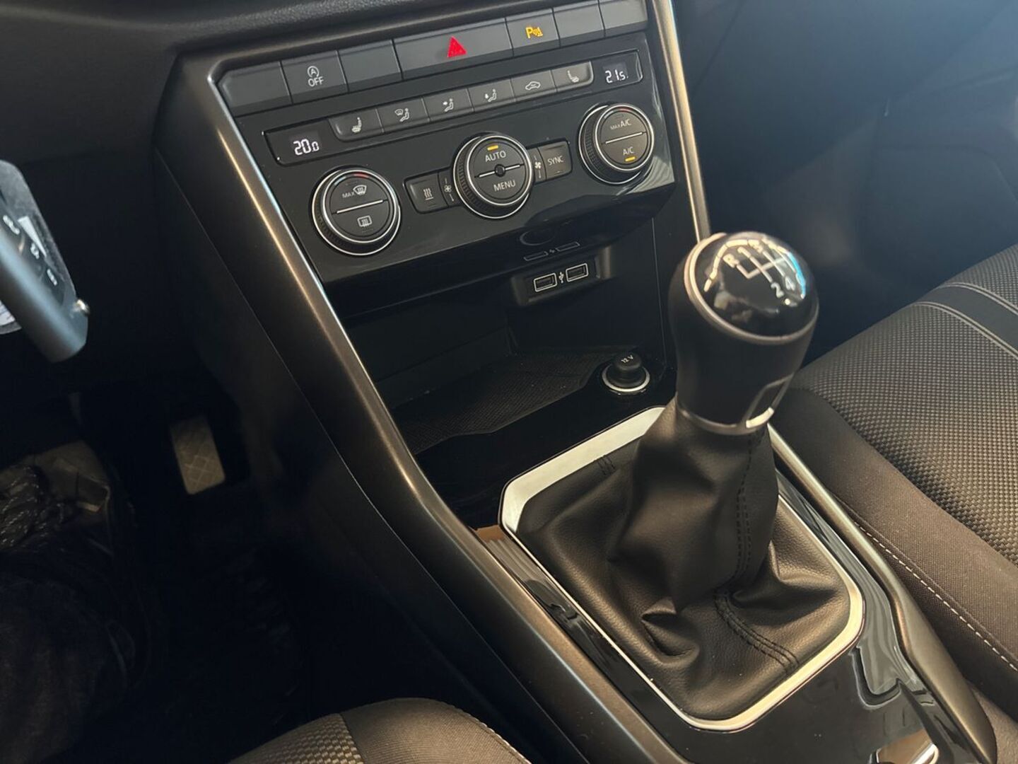VOLKSWAGEN T-Roc 19