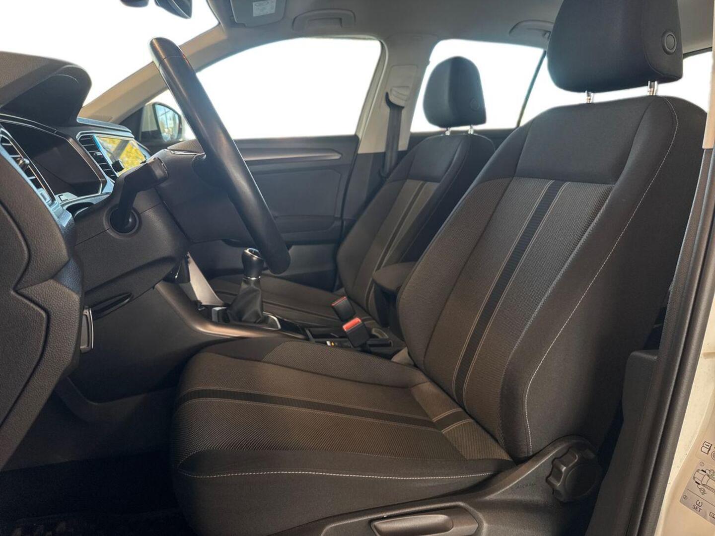 VOLKSWAGEN T-Roc 9