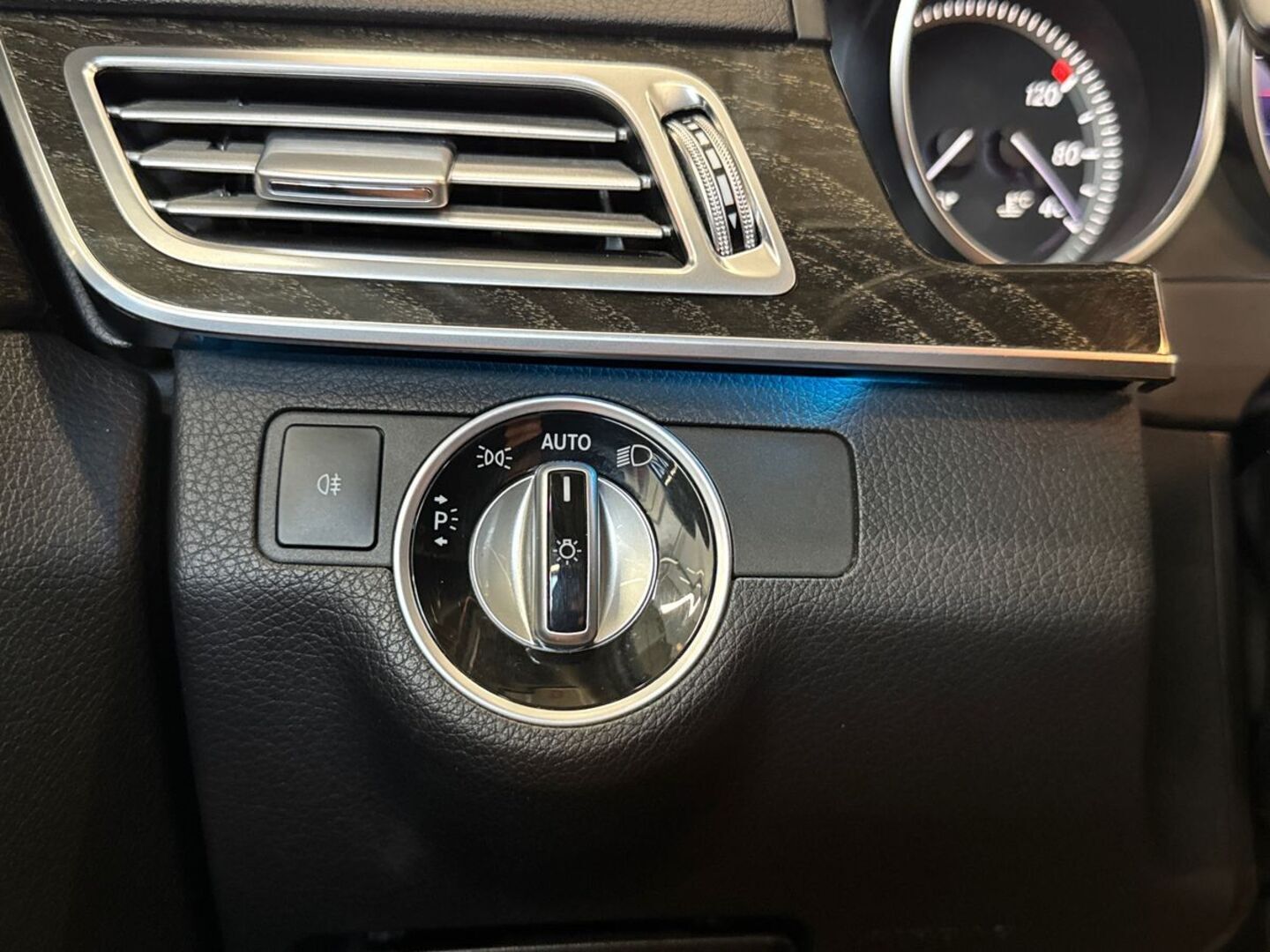 MERCEDES-BENZ E 18