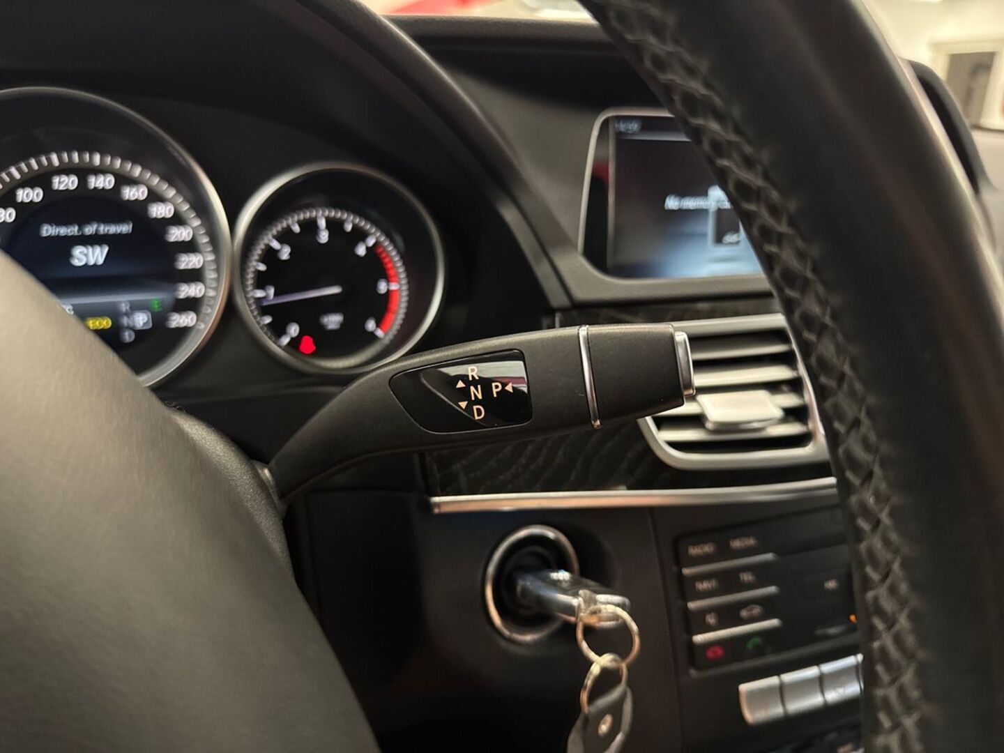 MERCEDES-BENZ E 24