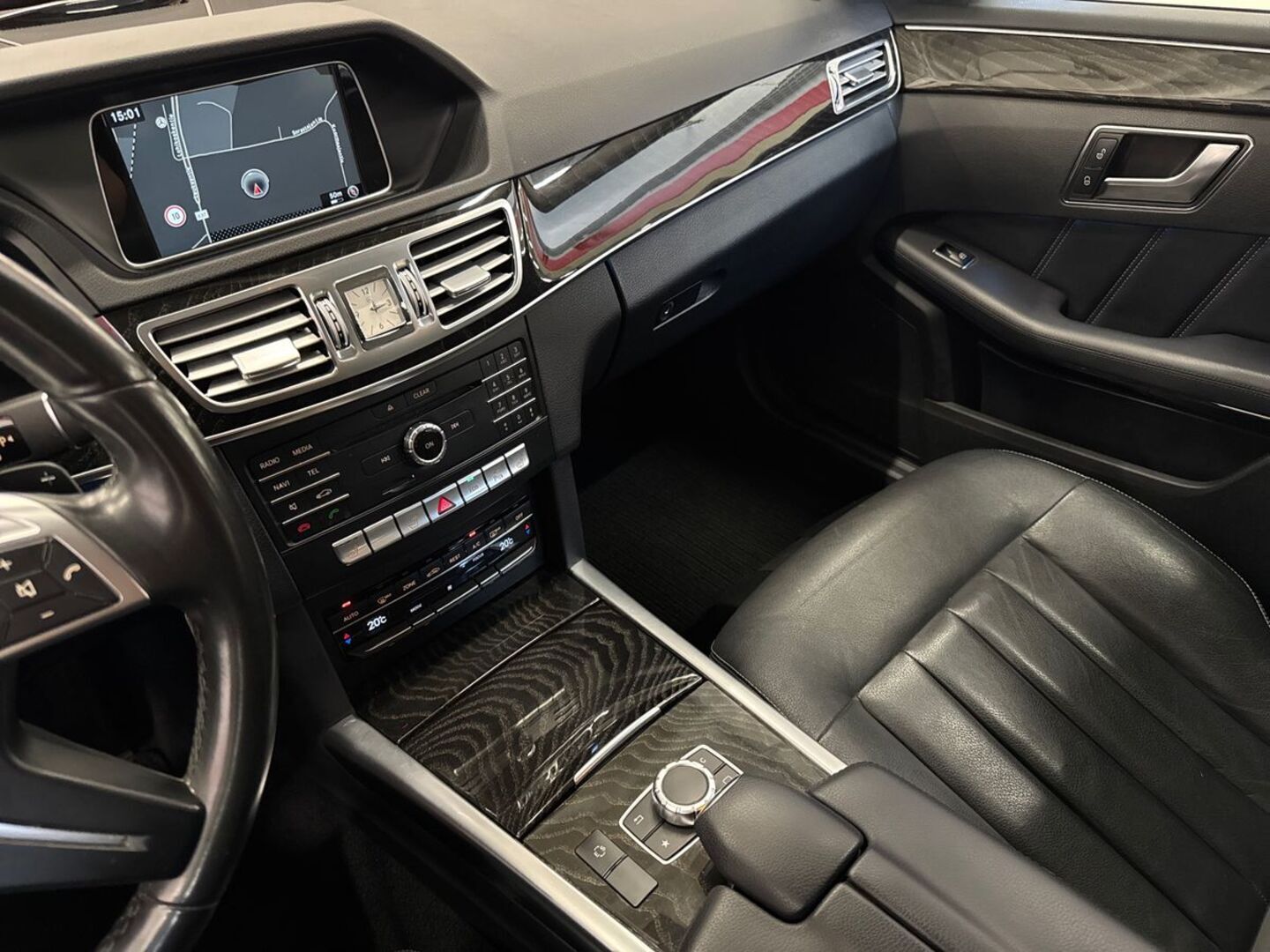 MERCEDES-BENZ E 26
