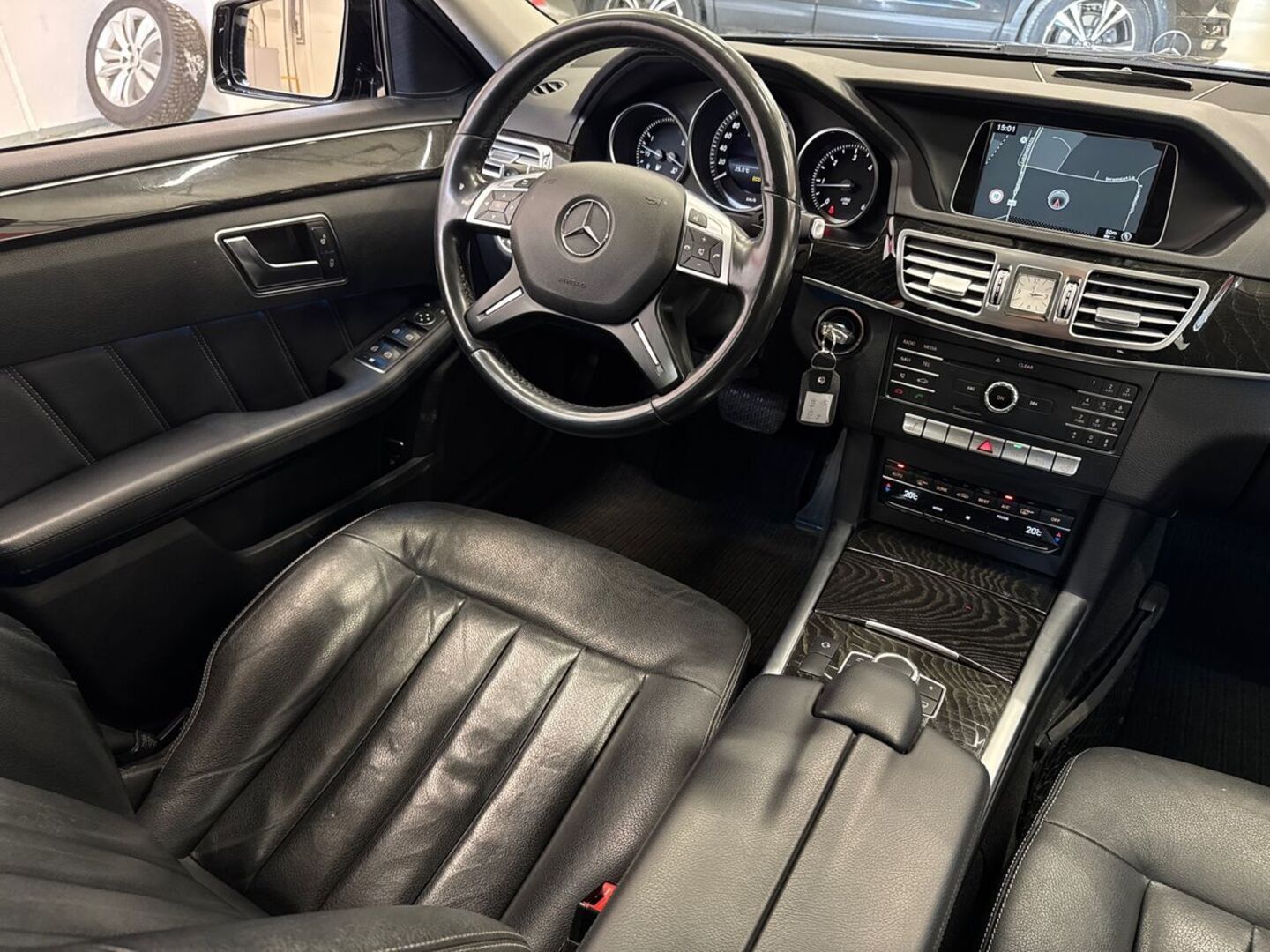 MERCEDES-BENZ E 28