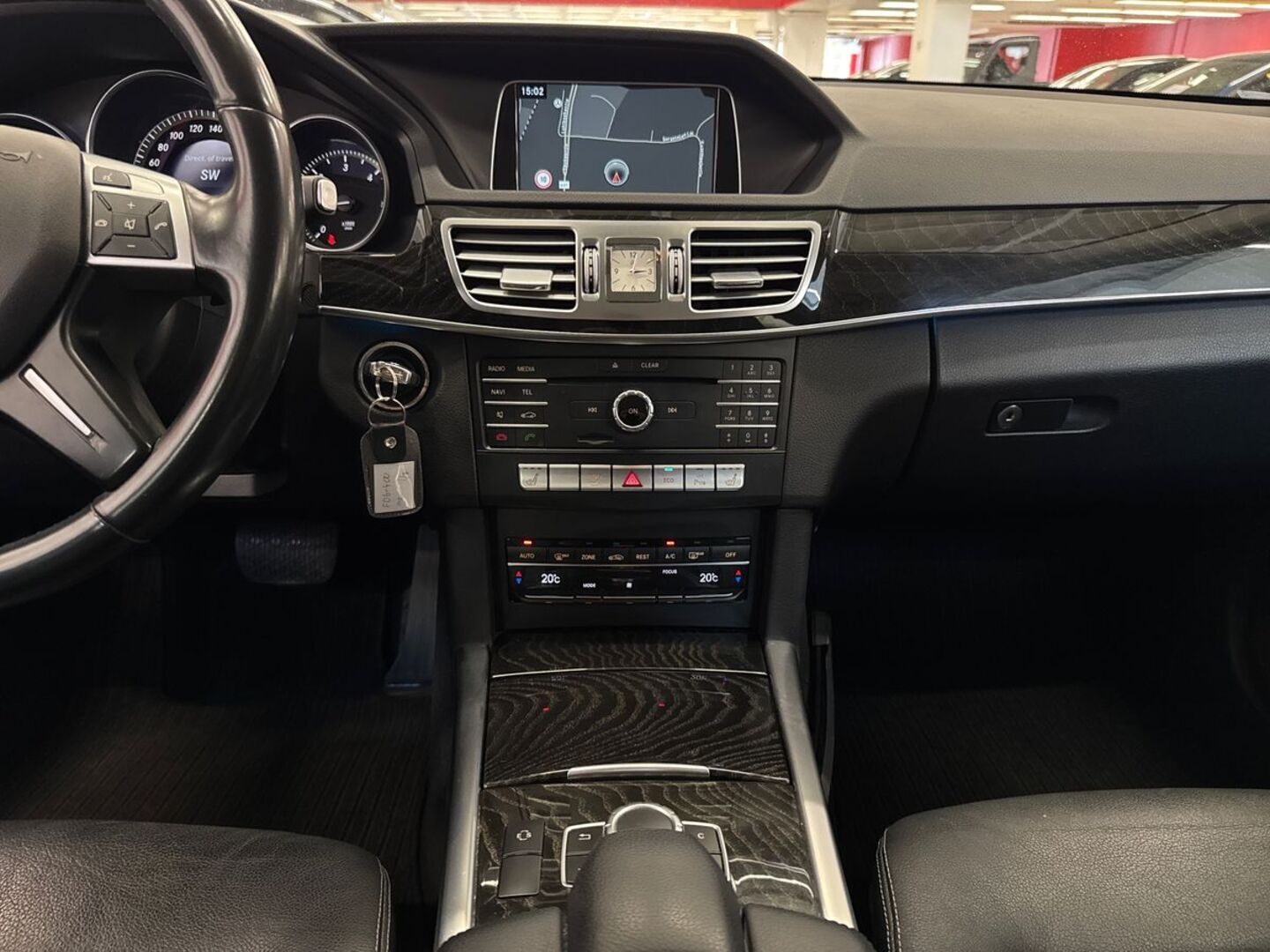 MERCEDES-BENZ E 30