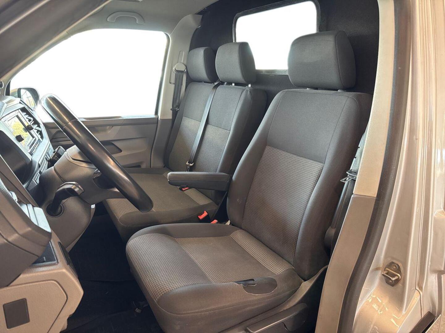 VOLKSWAGEN Transporter 11