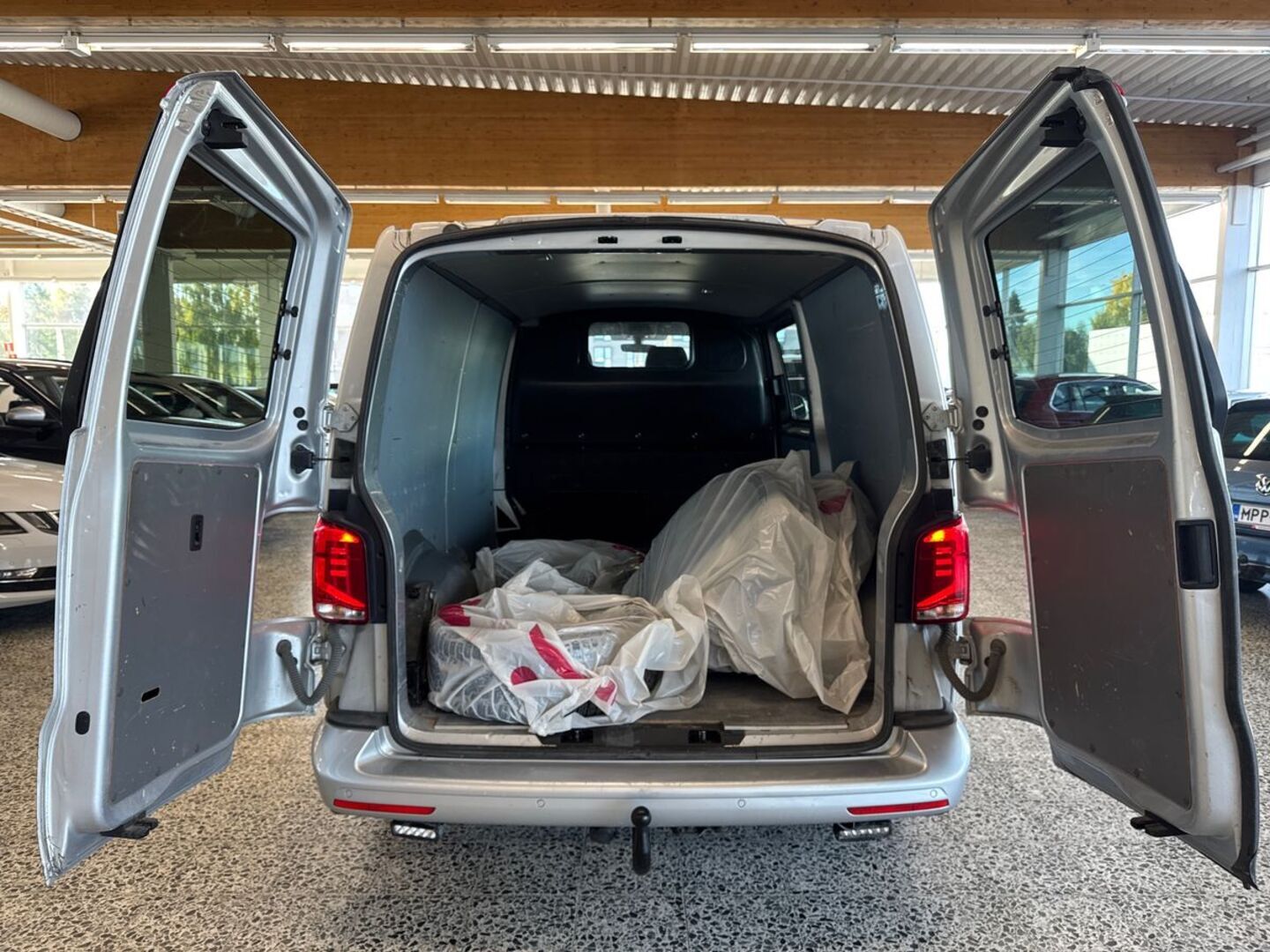 VOLKSWAGEN Transporter 9
