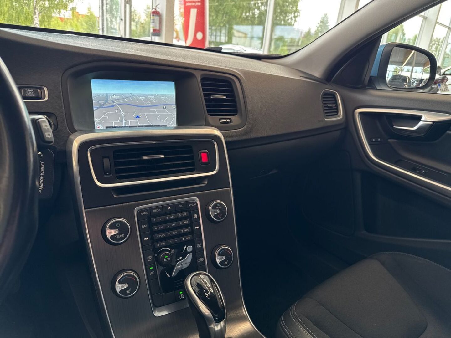 VOLVO V60 17