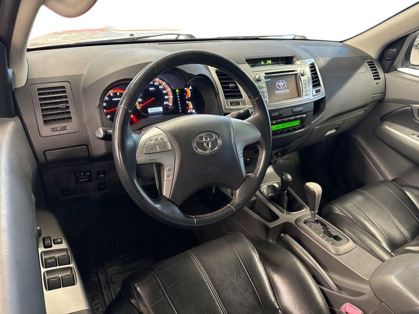 TOYOTA Hilux 2012