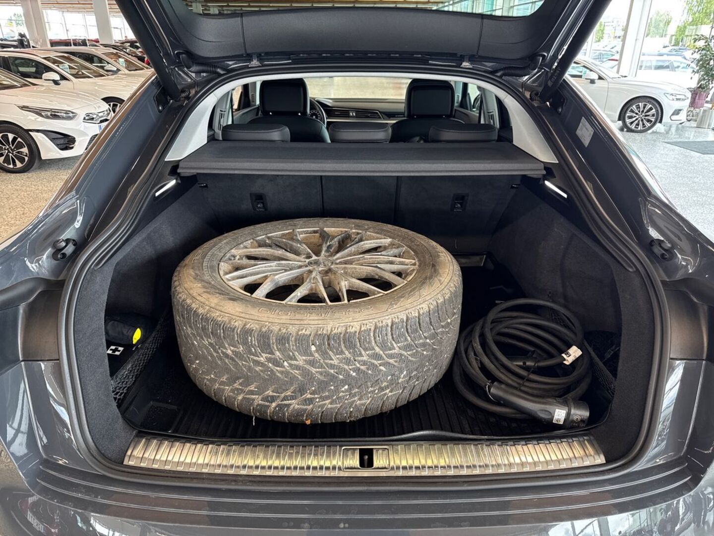 AUDI Q8 e-tron 12