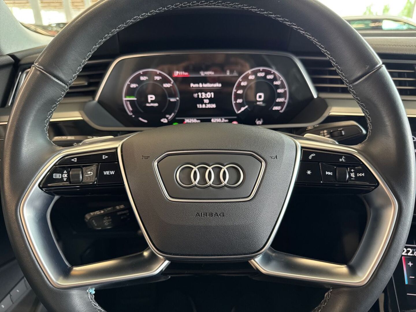 AUDI Q8 e-tron 16