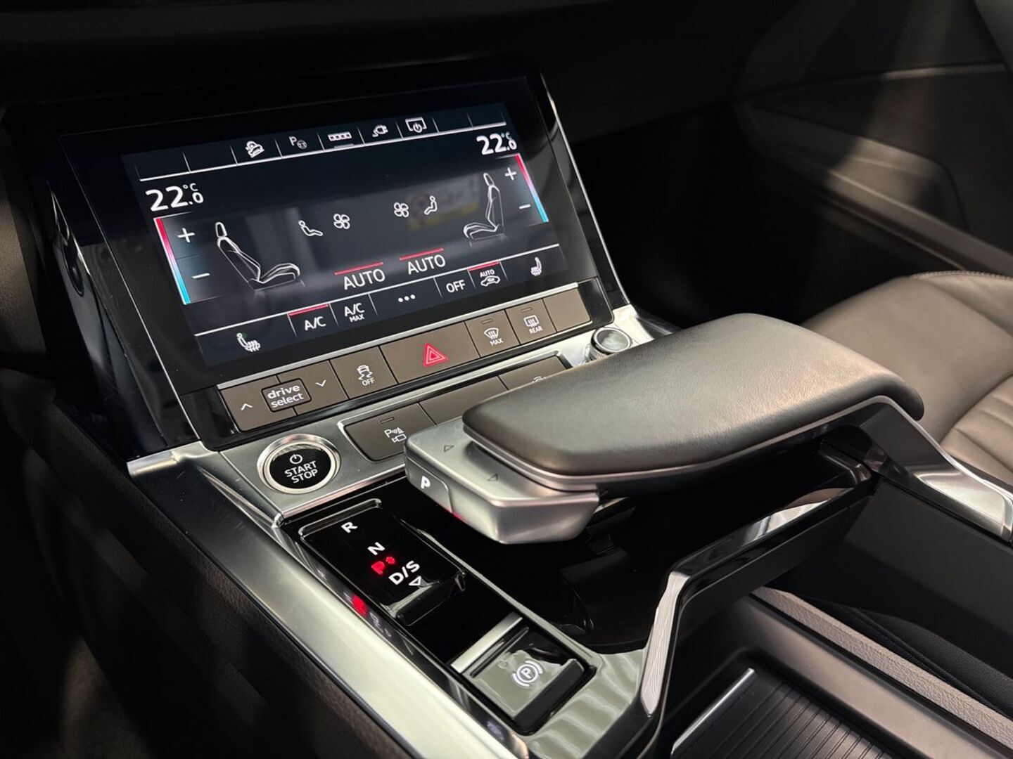 AUDI Q8 e-tron 23