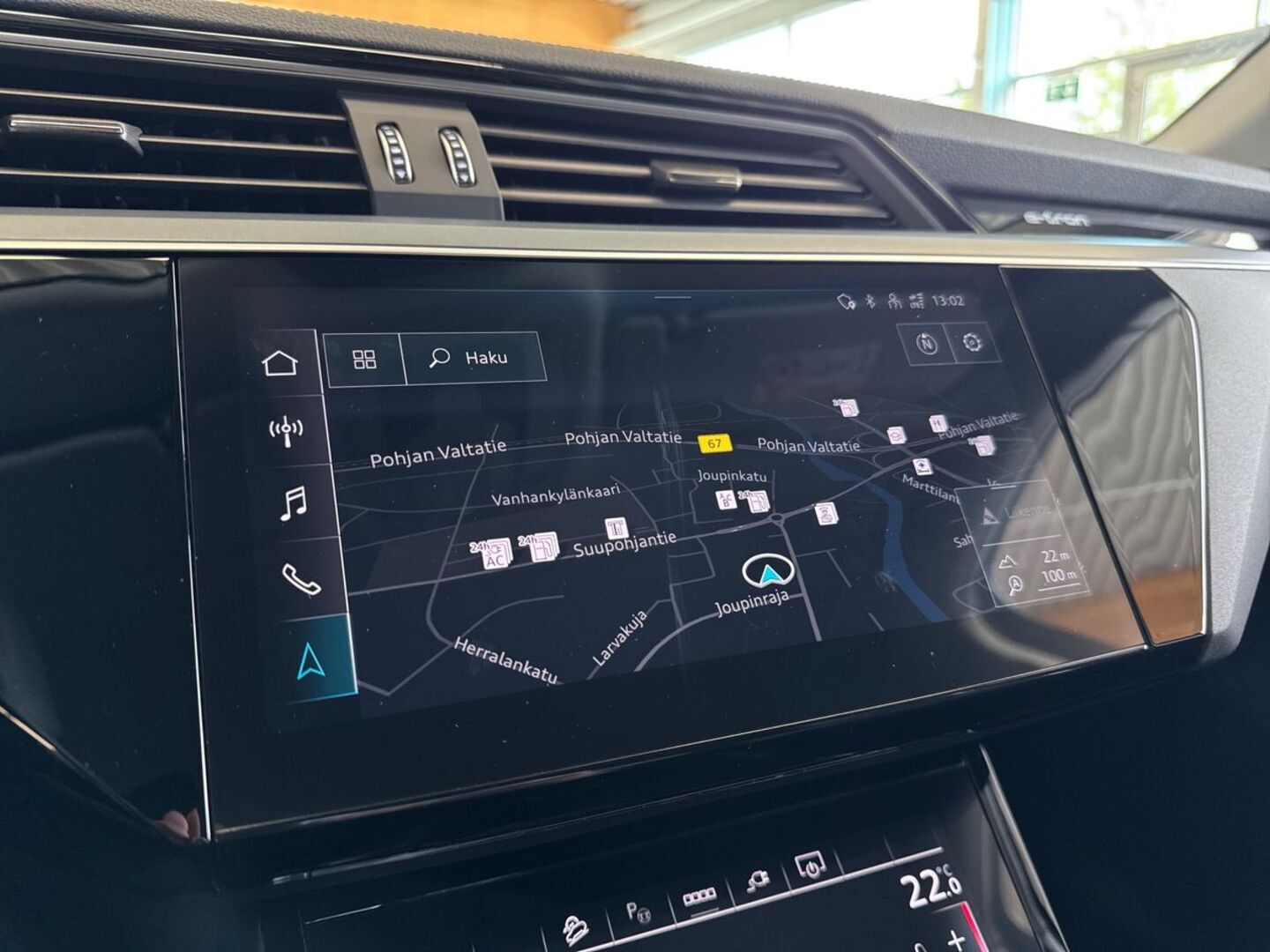 AUDI Q8 e-tron 24