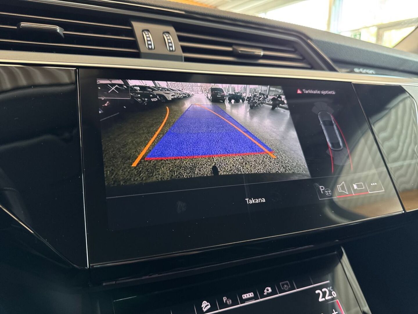 AUDI Q8 e-tron 25