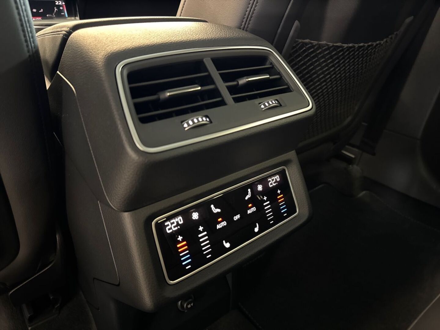 AUDI Q8 e-tron 28