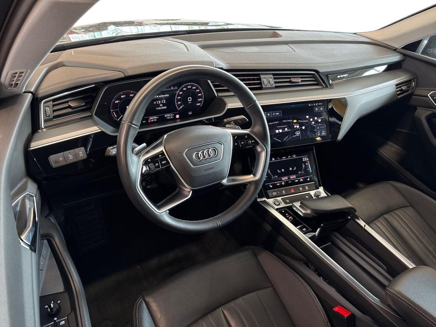 AUDI Q8 e-tron 9