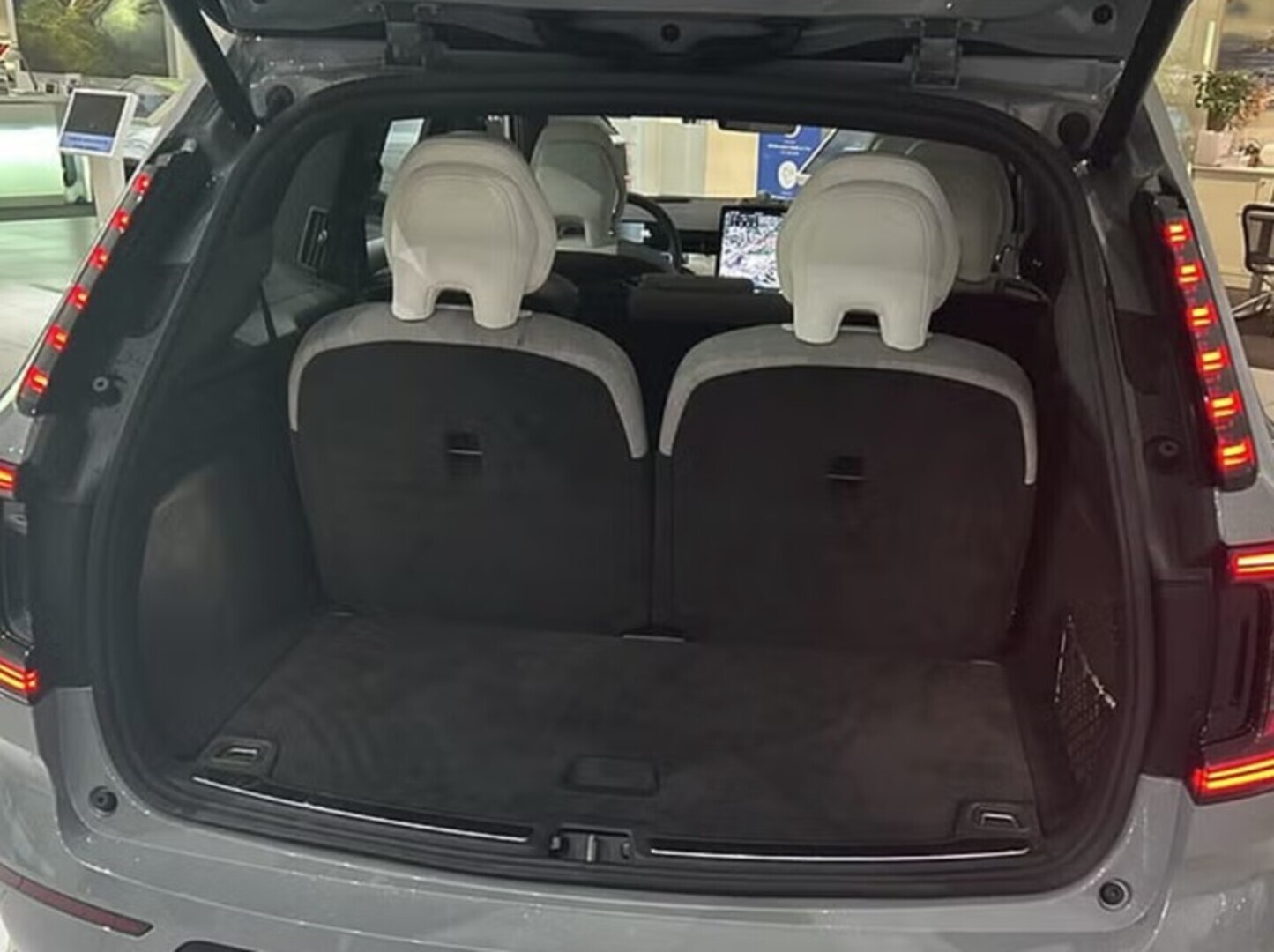 VOLVO EX90 2025