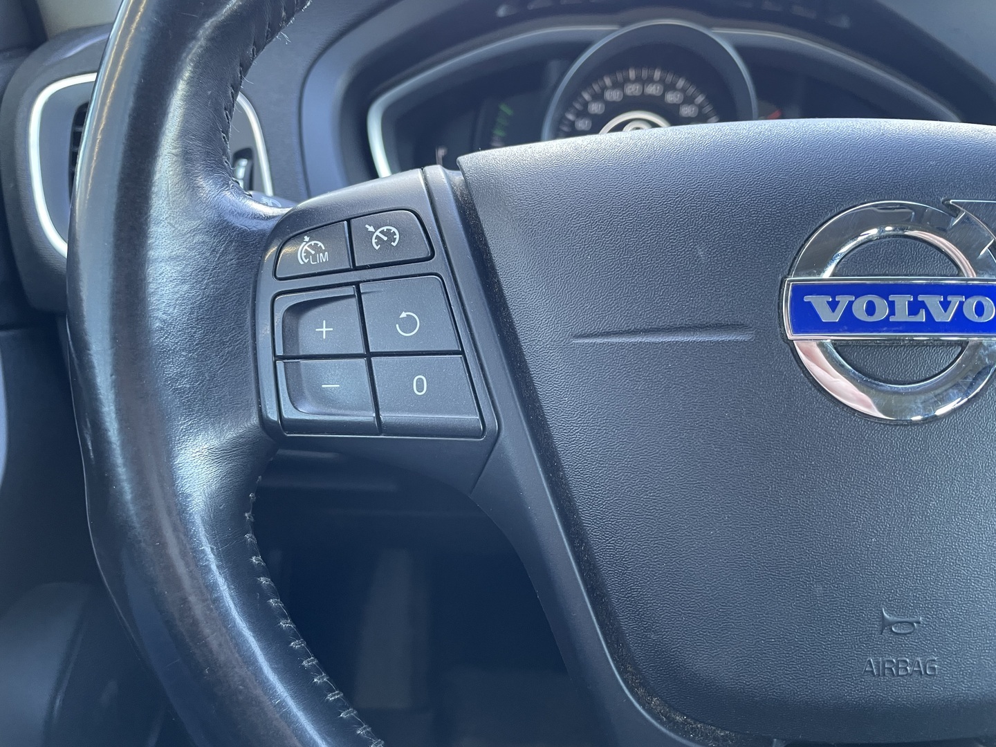 VOLVO V40 2014
