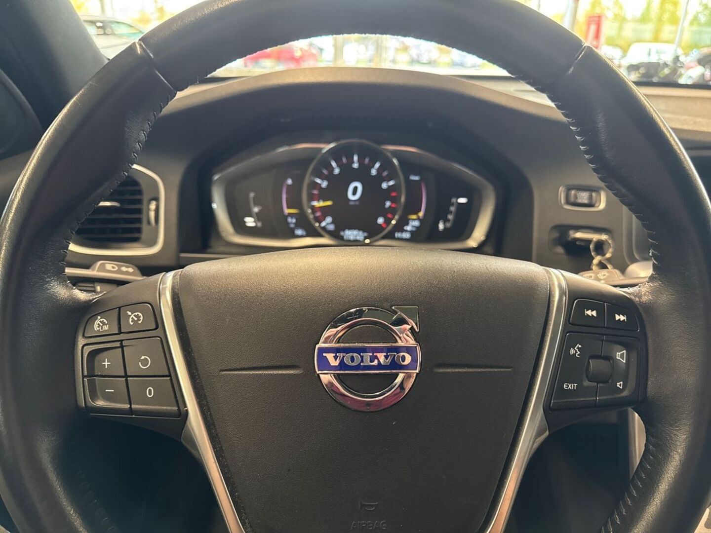 VOLVO V60 Cross Country 2015