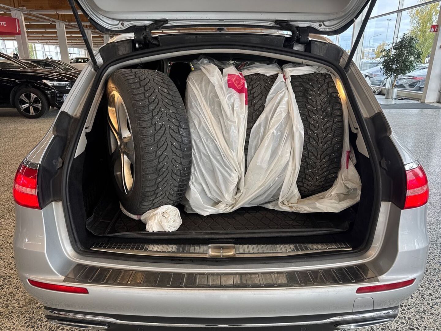 MERCEDES-BENZ E 11