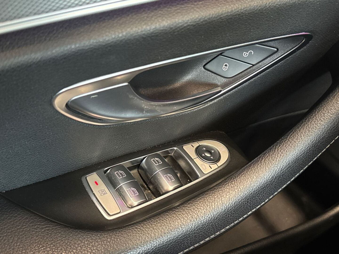 MERCEDES-BENZ E 19