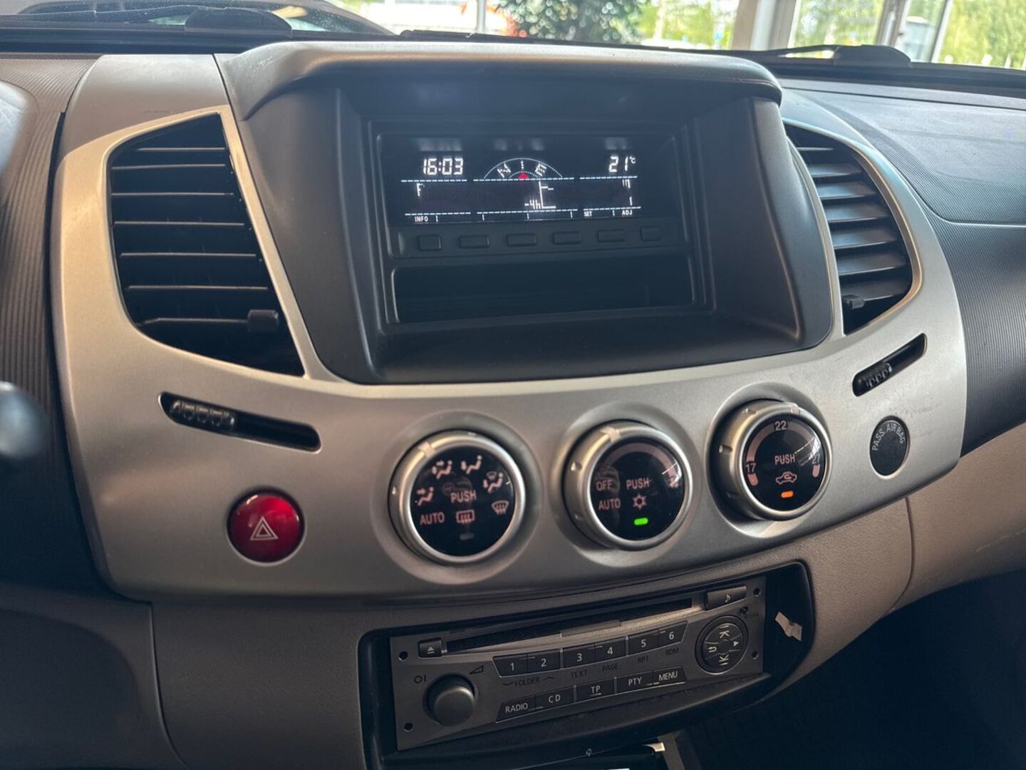 MITSUBISHI L200 2012