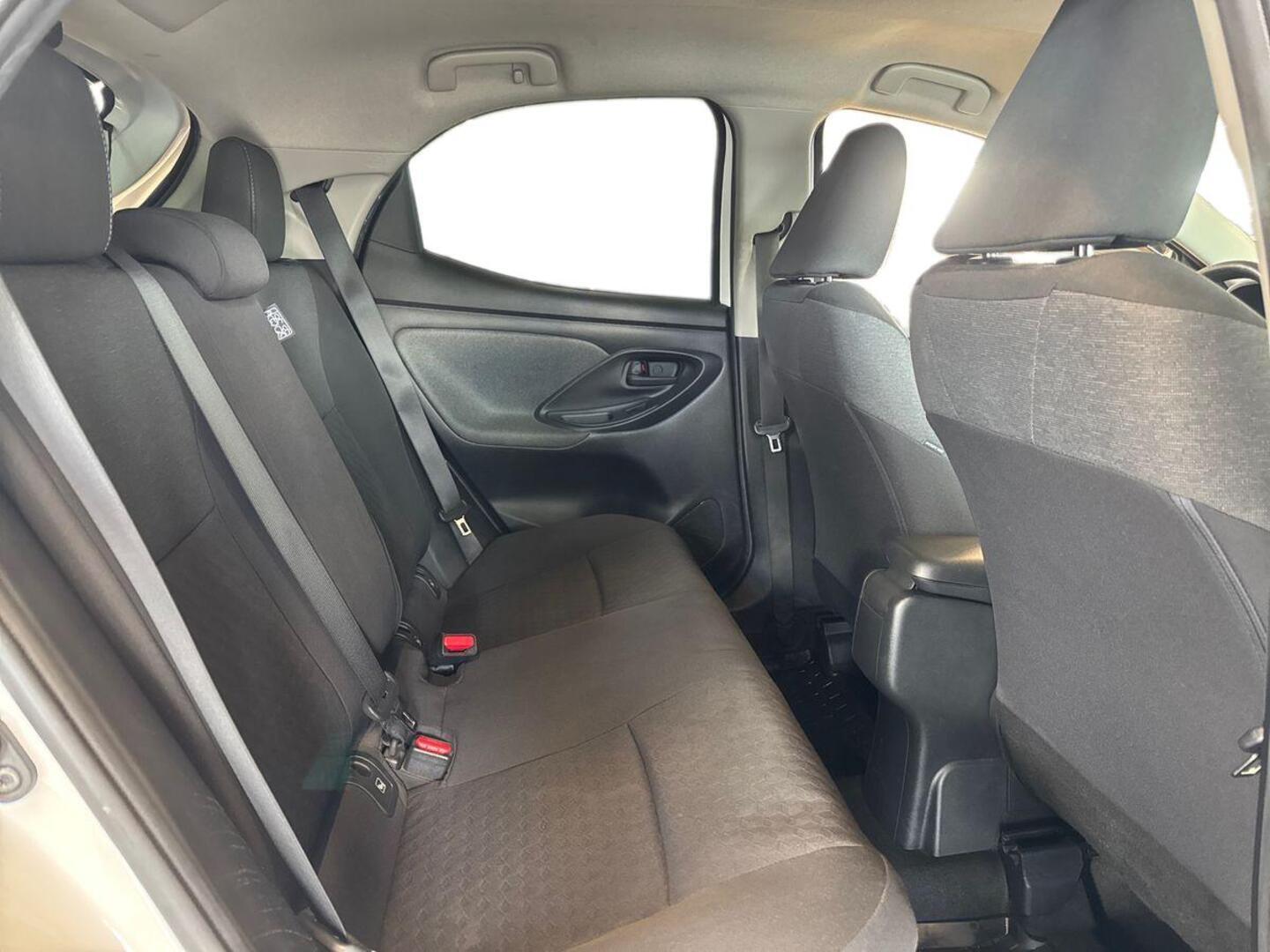 TOYOTA Yaris 10