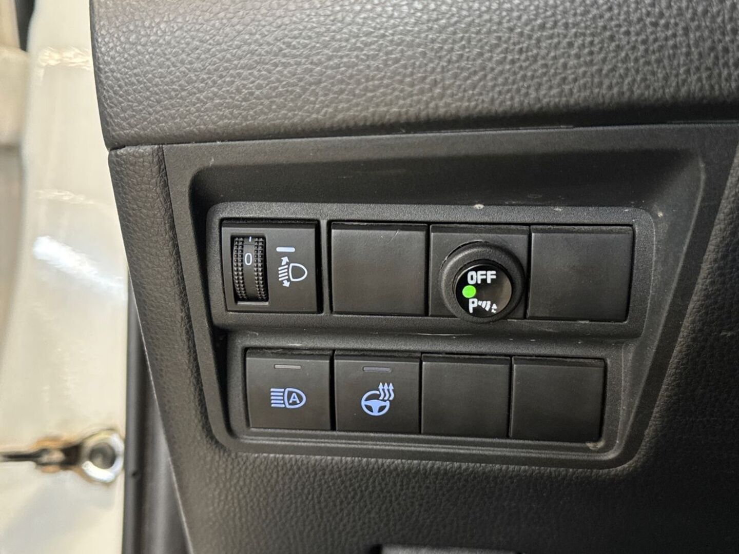 TOYOTA Yaris 18