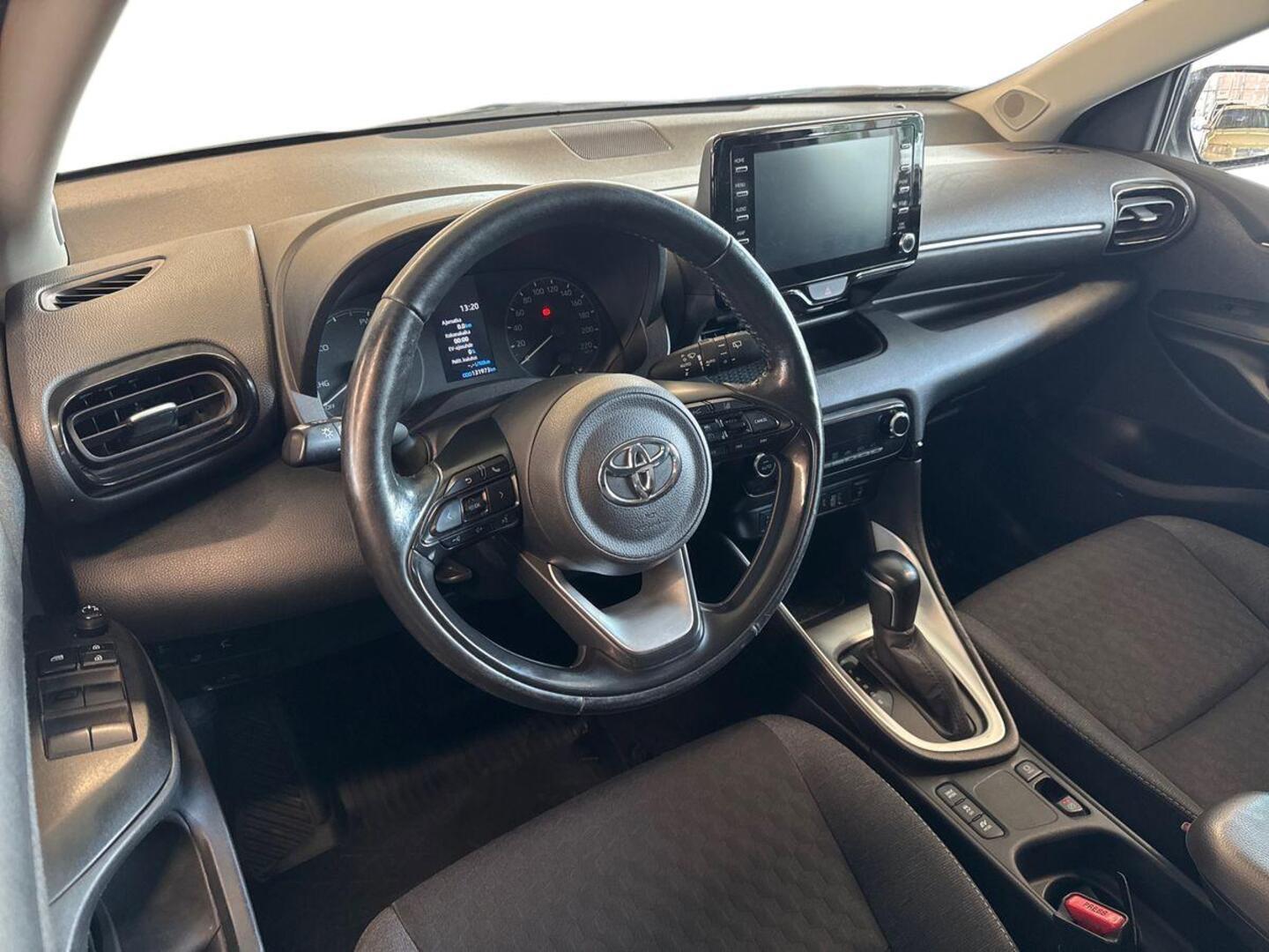 TOYOTA Yaris 7