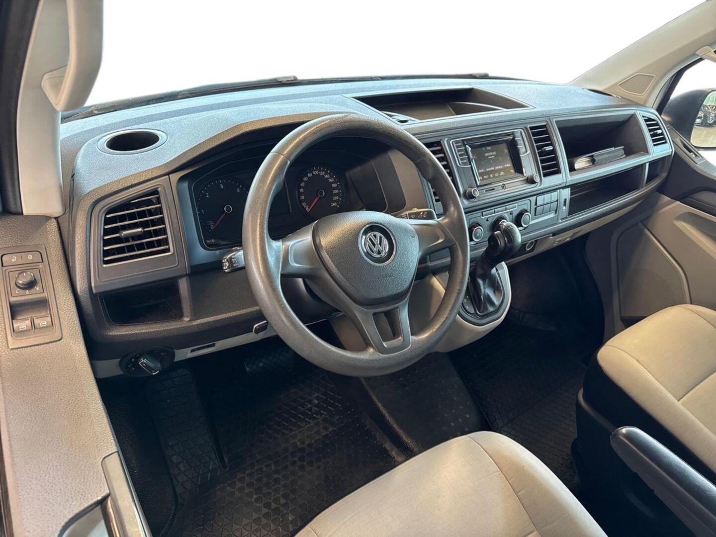 VOLKSWAGEN Transporter 10