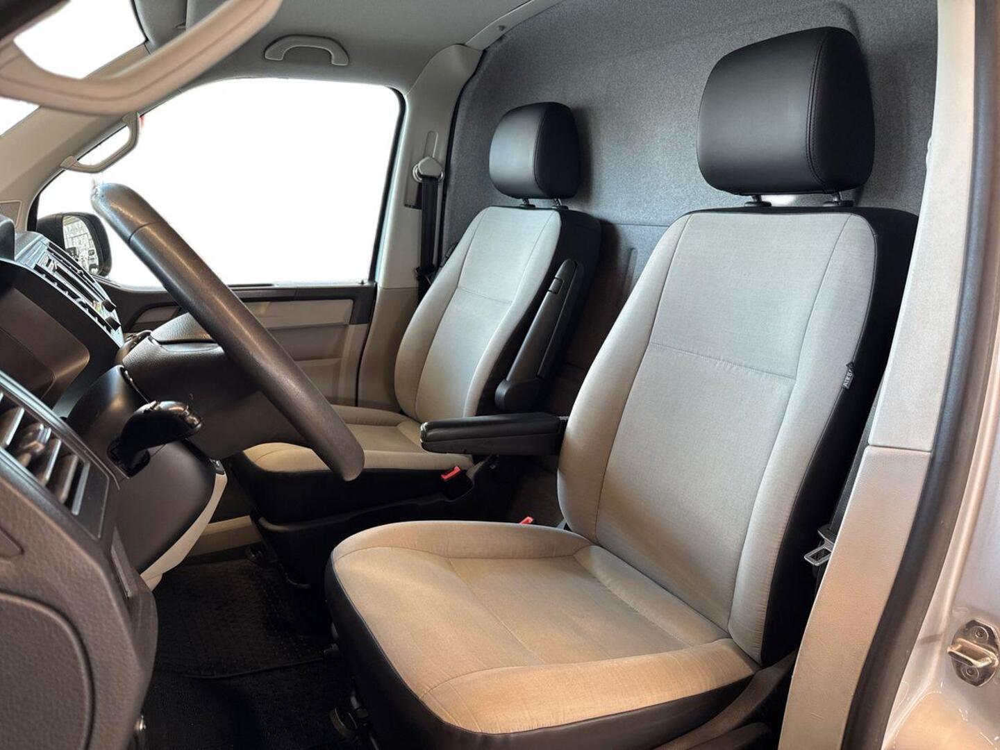 VOLKSWAGEN Transporter 11