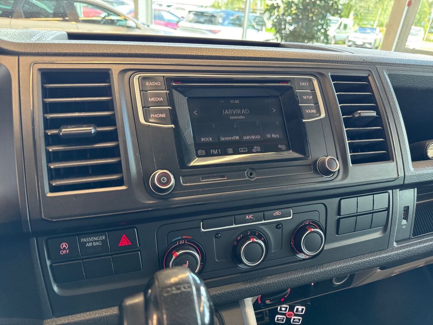 VOLKSWAGEN Transporter 13