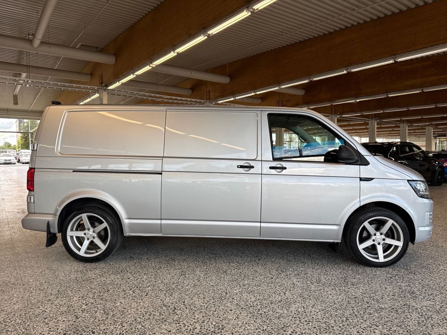 VOLKSWAGEN Transporter 19