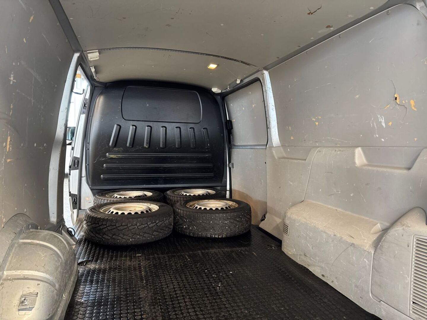 VOLKSWAGEN Transporter 22