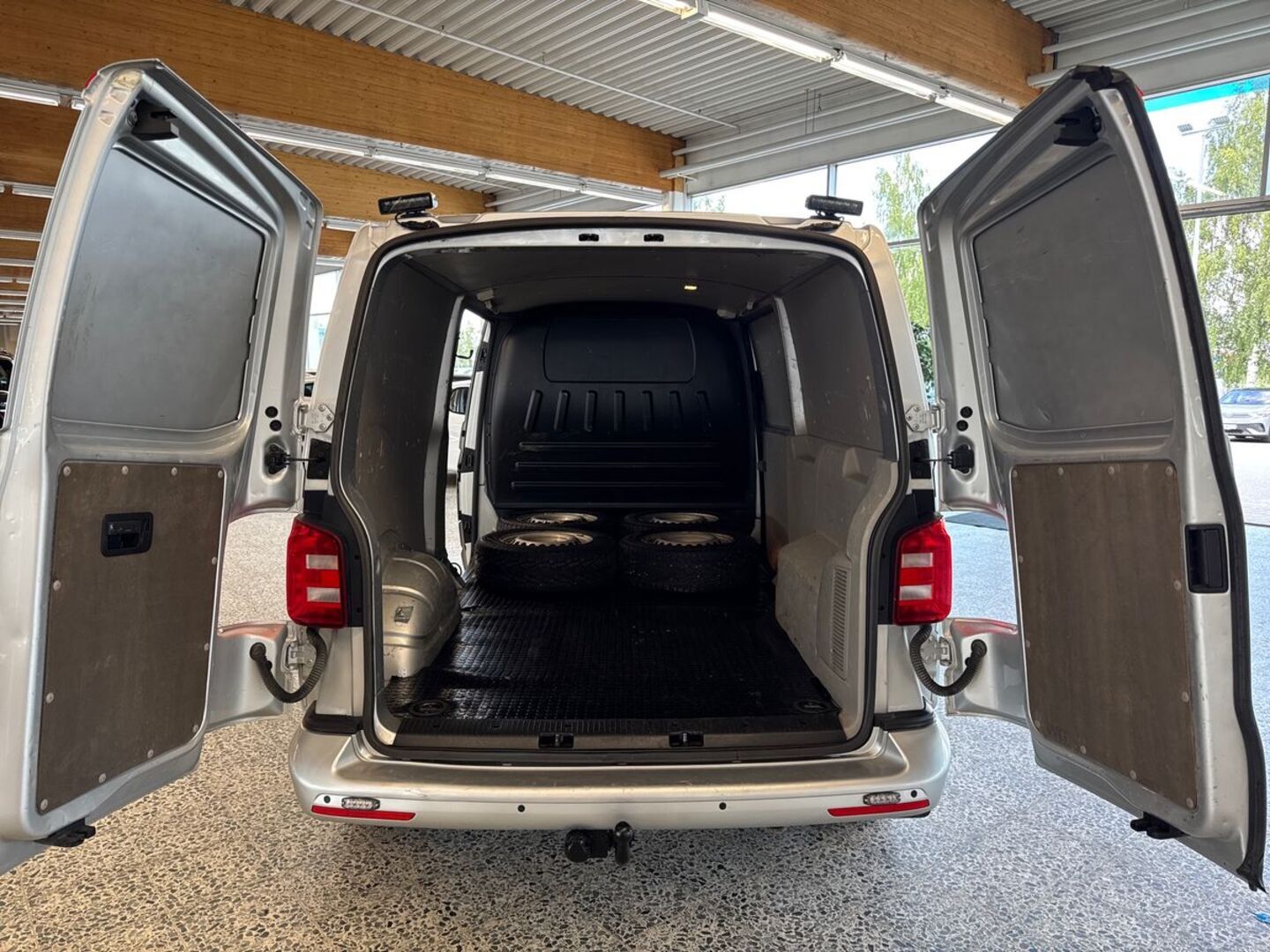 VOLKSWAGEN Transporter 9