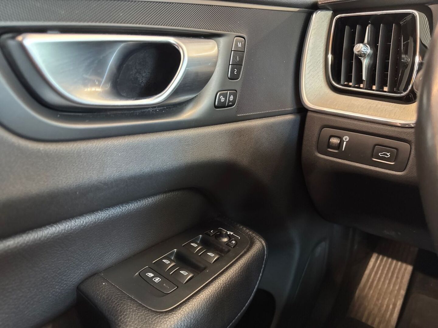 VOLVO XC60 23