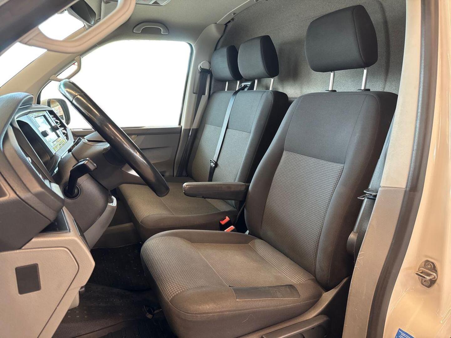 VOLKSWAGEN Transporter 11