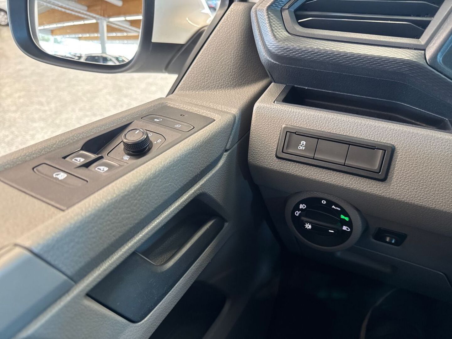 VOLKSWAGEN Transporter 13