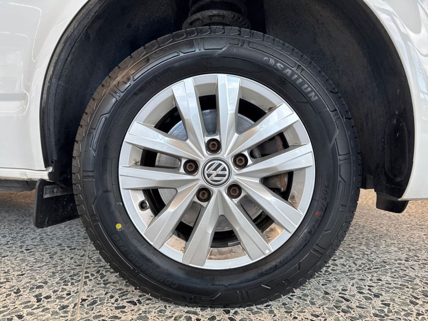 VOLKSWAGEN Transporter 17